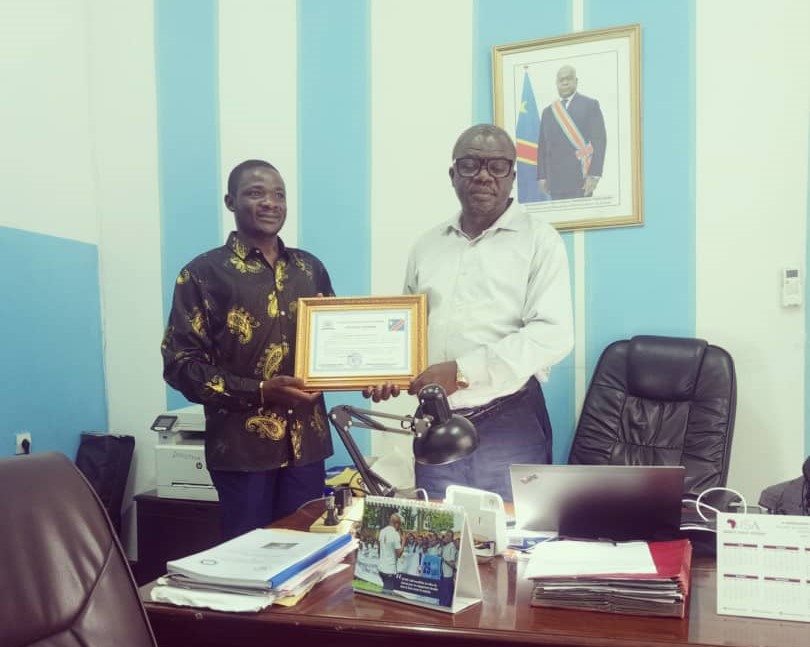 Remise de certificat honorifique au CJPD pour son engagement en santé publique en RDC